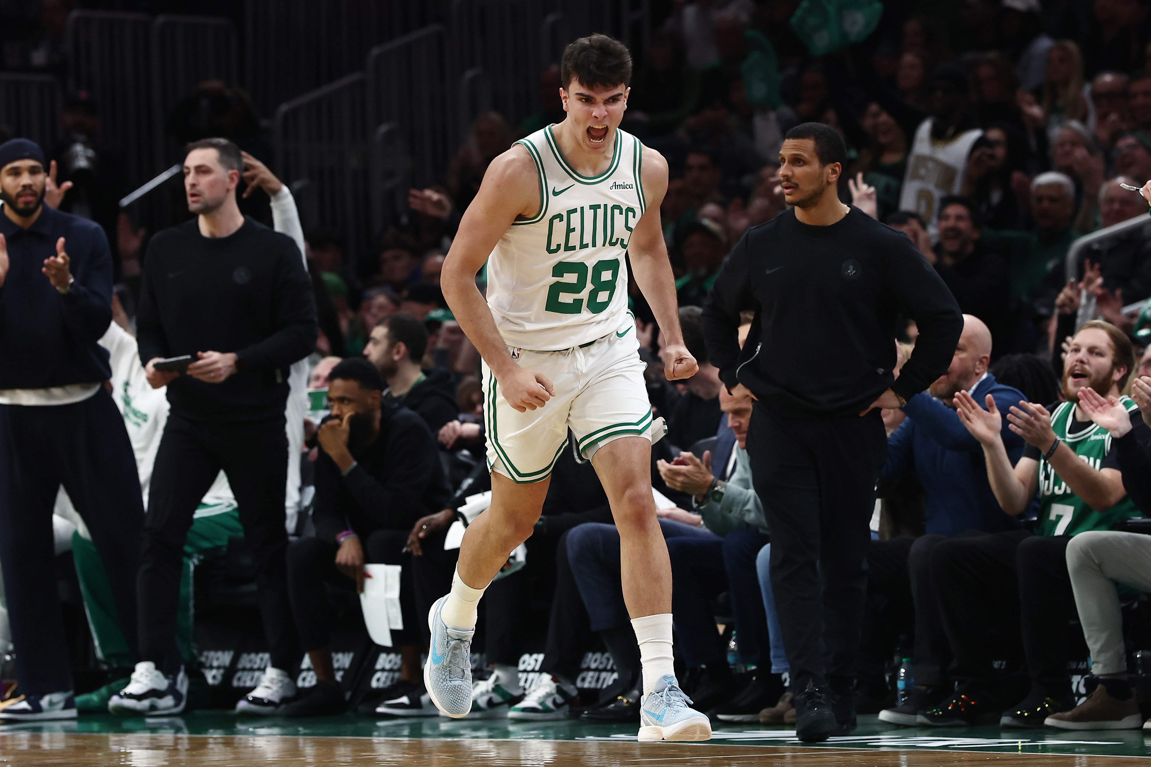 鲸鱼体育电脑版-28号秀！冈萨雷斯砍下18分16板3断2帽 队史新秀赛季仅伯德做到过