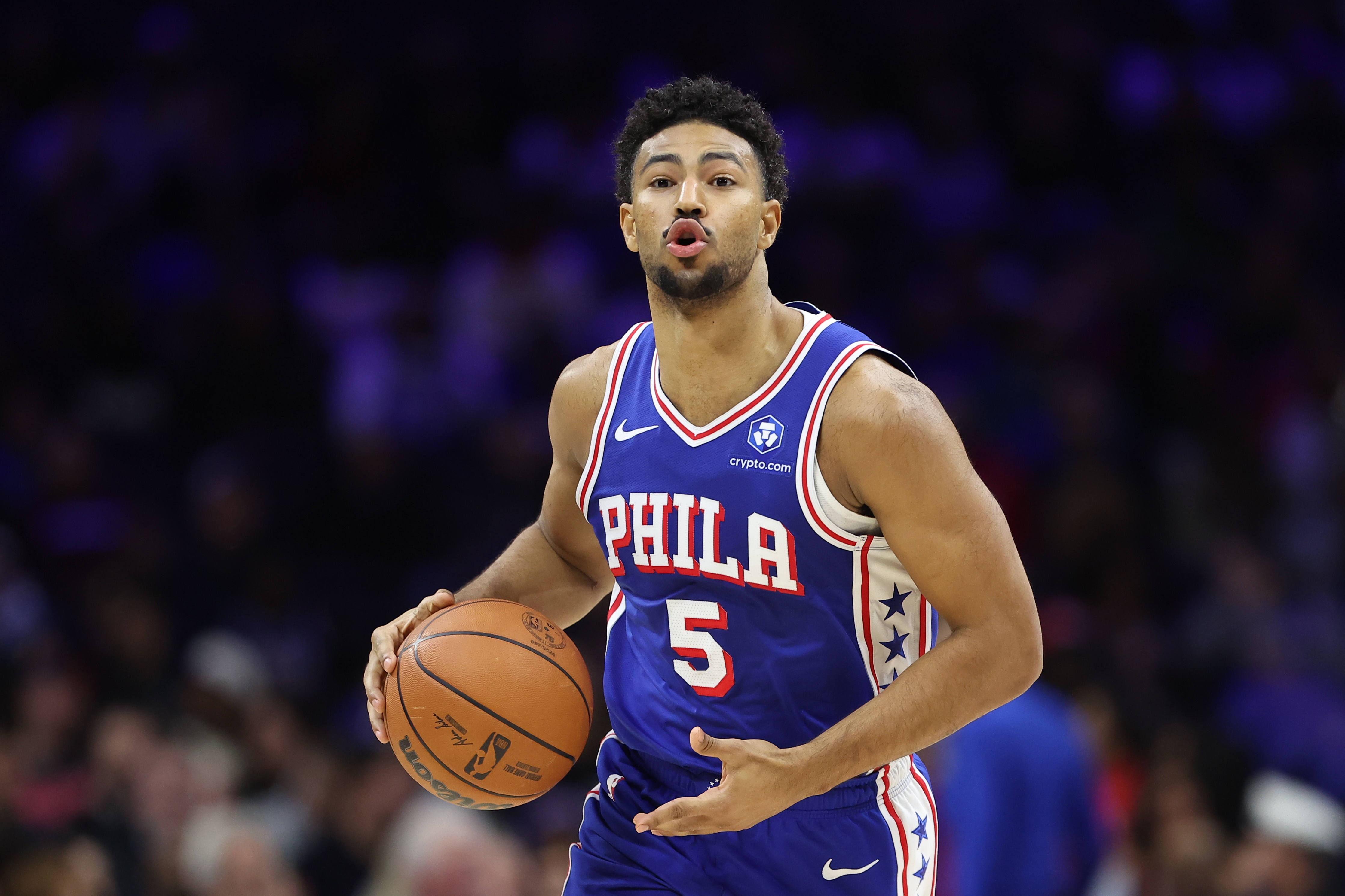 鲸鱼体育-末节14分收比赛！格莱姆斯22中11&amp;8罚全中砍下31分3抢断！